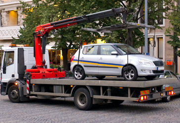 Read more about the article Flatbed Towing in Thornhill: When to Use It and Who to Call