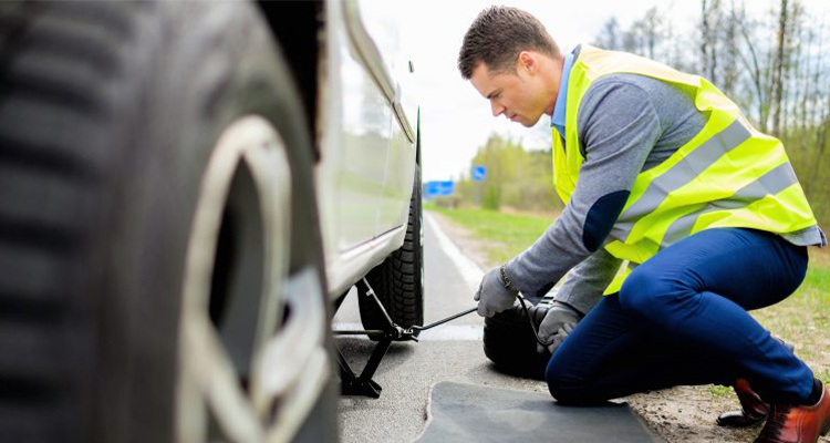 You are currently viewing Why to Take Help of Roadside Assistance in Toronto?
